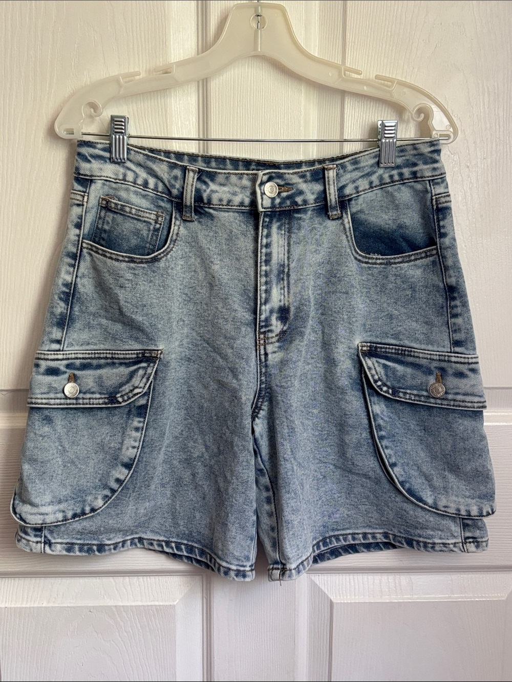 Forever21 Light Wash Denim Cargo Shorts Size 27 large pockets skater long shorts